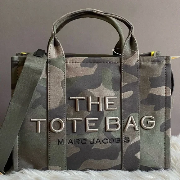 トートバッグ MARC JACOBS JACQUARD CAMO CANVAS \"THE MEDIUM TOTE\" BAG 0400020592545_CAMO?wid=600&hei